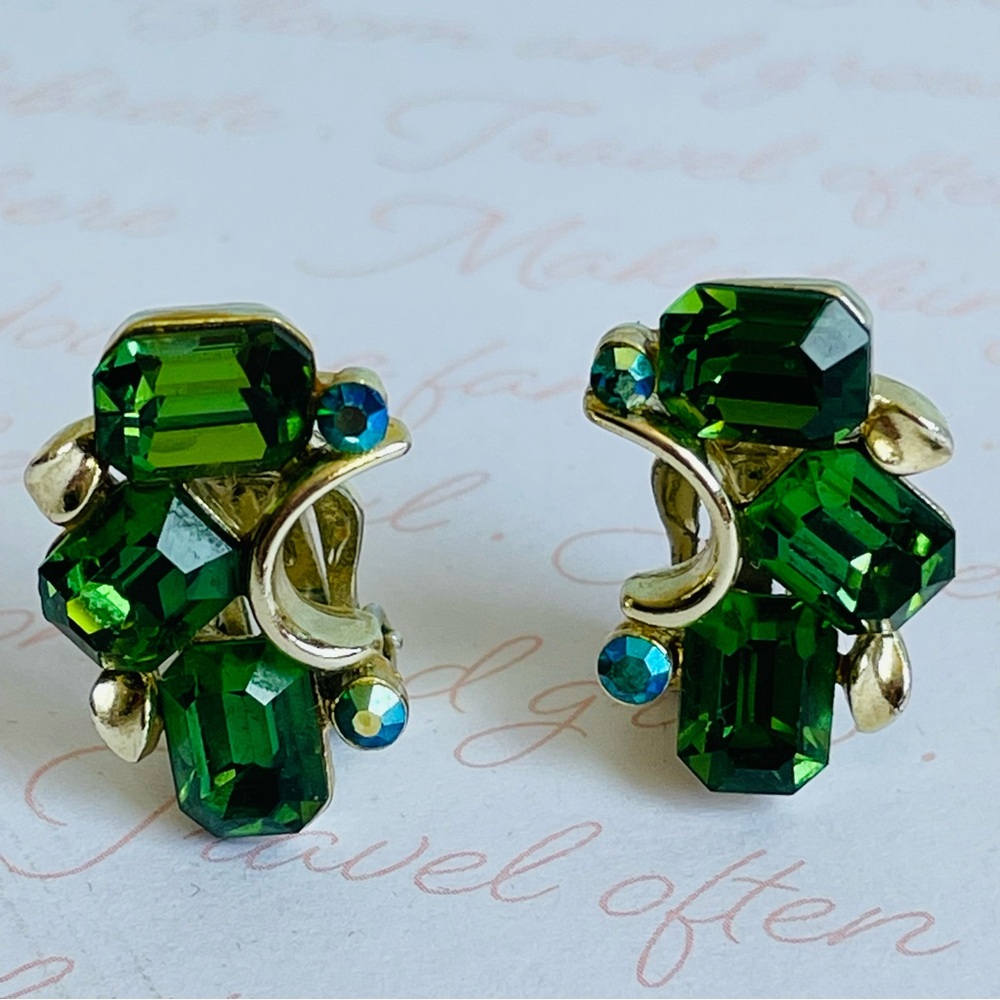 Vintage Lisner Green Blue Crystal Cluster Clip-on Earrings Gold Tone